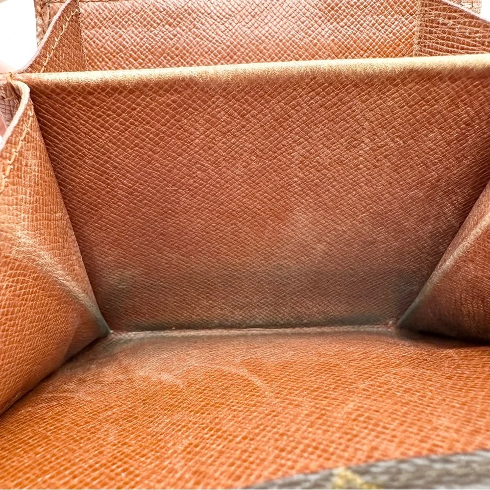 Vintage Authentic Louis Vuitton Monogram Elise Wallet